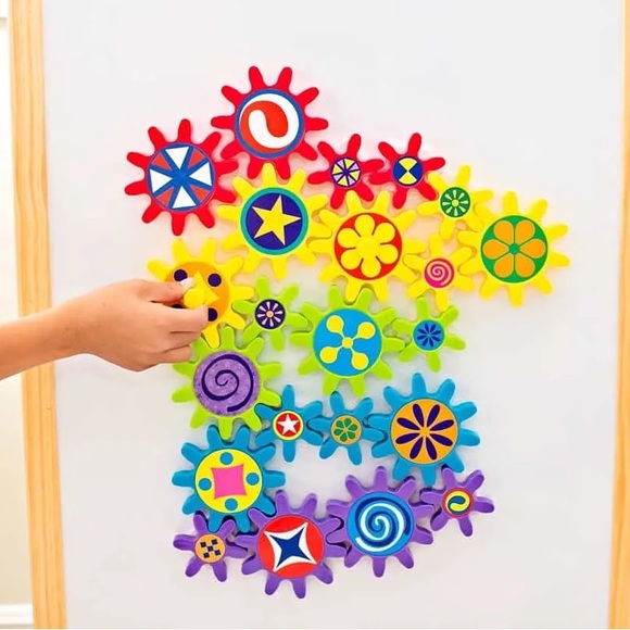 Lakeshore turn & learn magnetic gears - Picture 6 of 7